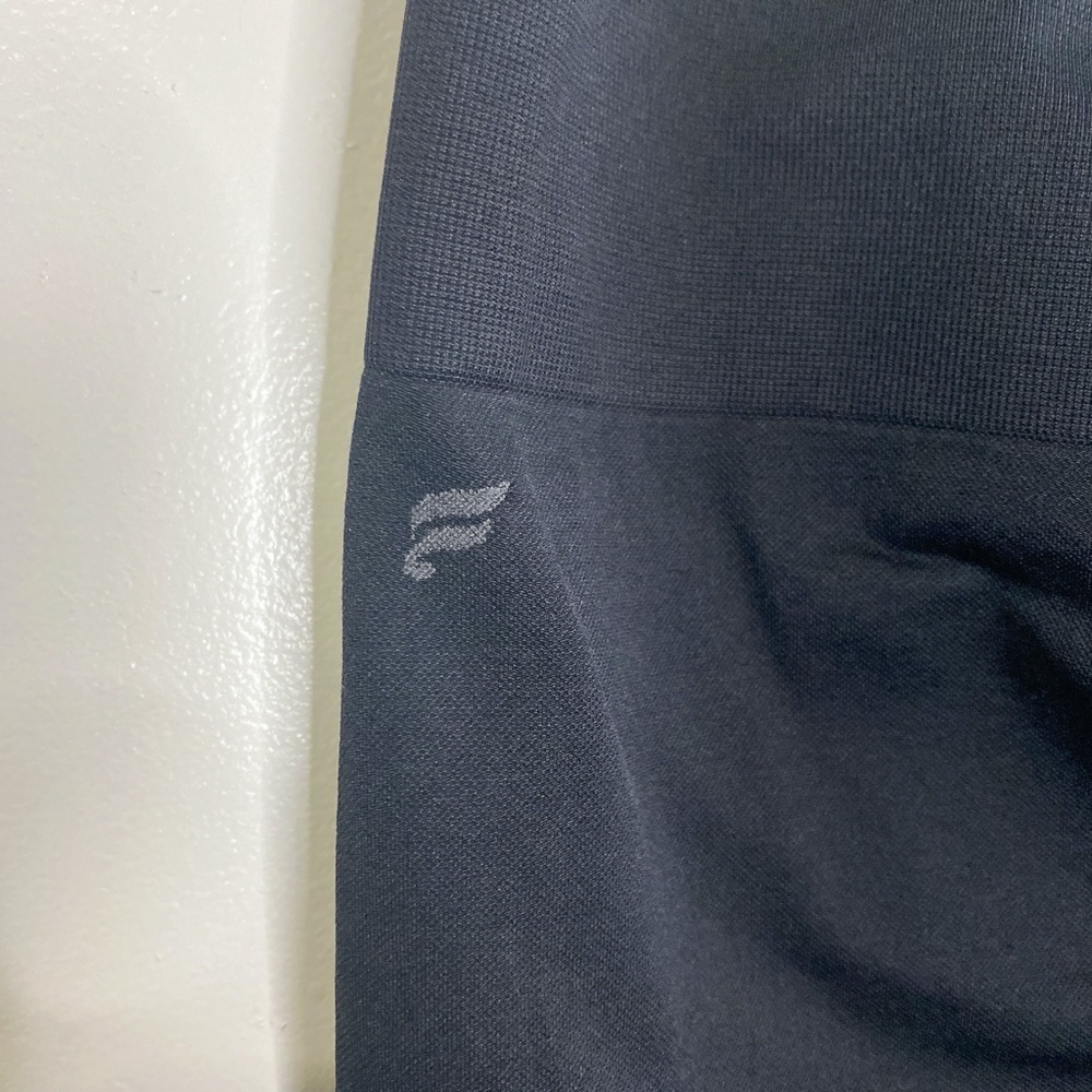 Fabletics Julie Seamless Mesh Panel Crop Leggings - image 4